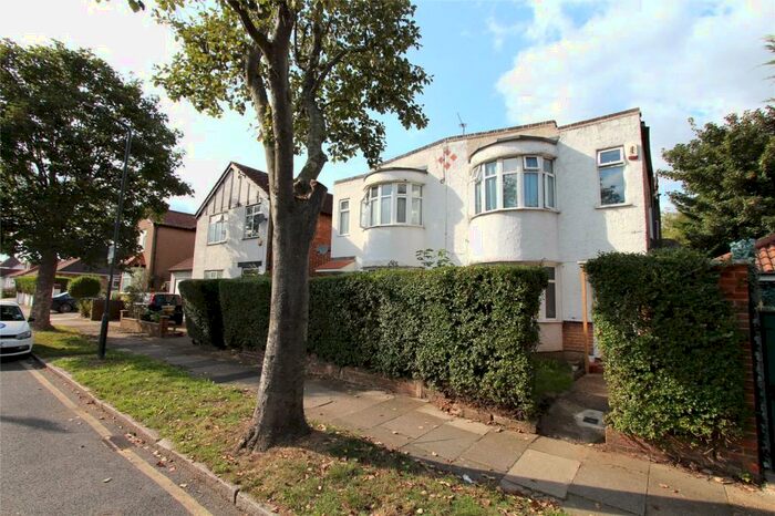 2 Bedroom Maisonette To Rent In Charterhouse Avenue, Wembley, HA0