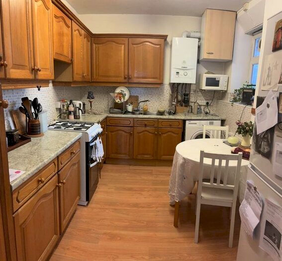 3 Bedroom Flat To Rent In Homerton Road, Homerton, E9