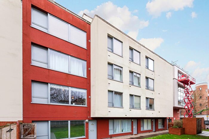 2 Bedroom Flat To Rent In Elm Grove, London, SW19