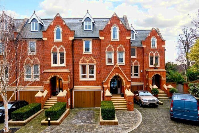 6 Bedroom Town House To Rent In Pomeroy Close, Twickenham, TW1