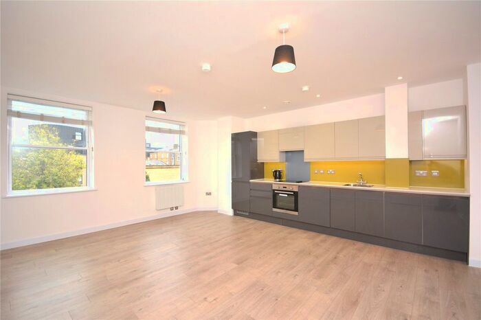 2 Bedroom Flat To Rent In New London Road, Chelmsford, CM2