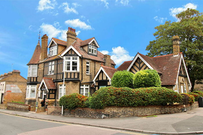 2 Bedroom Flat For Sale In Victoria Road, Margate, CT9