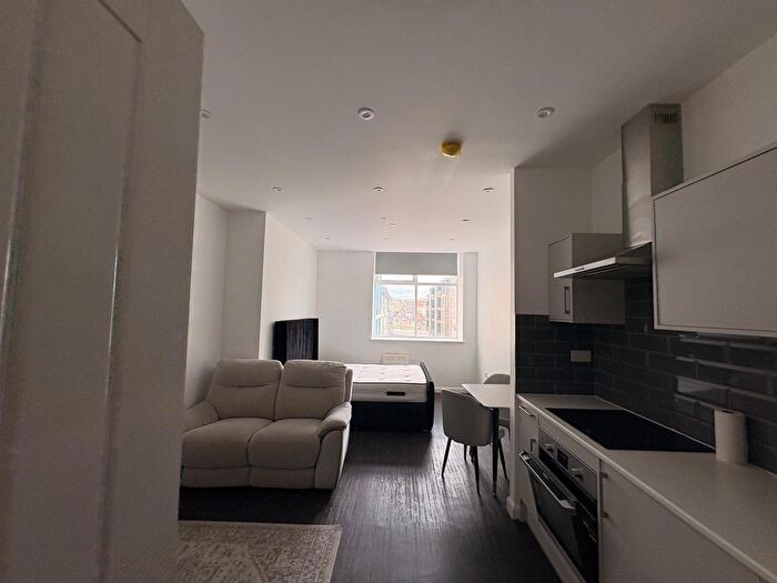 Studio To Rent In East Parade, Bradford, West Yorkshire, BD1