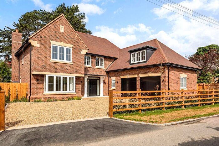 6 Bedroom Detached House For Sale In Newlands Drive, Maidenhead, Berkshire, SL6
