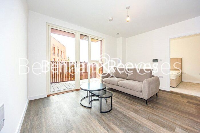 1 Bedroom Flat To Rent In Horn Lane, London, W3