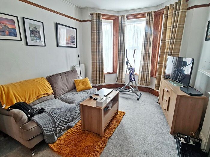 1 Bedroom Flat For Sale In Chatsworth Road, Charminster, Bournemouth, BH8