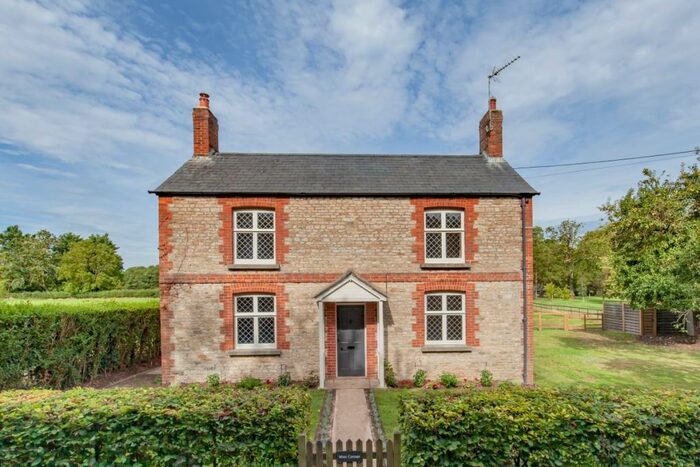 2 Bedroom Cottage To Rent In West Cottage, Cottisford, NN13