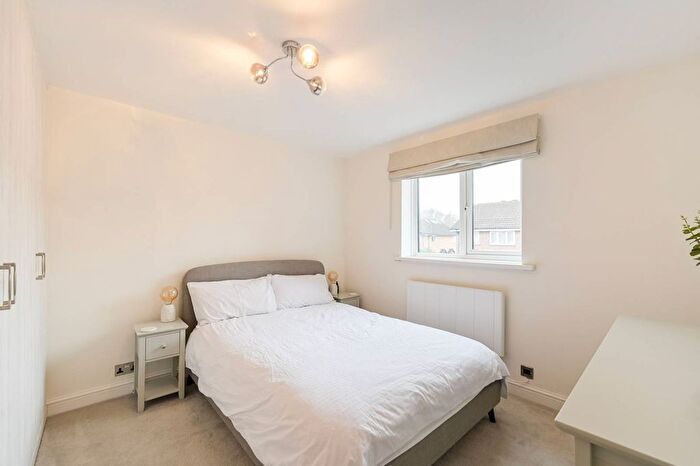 1 Bedroom Flat To Rent In Myrna Close, Colliers Wood, London, SW19