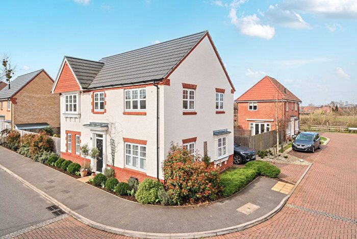 4 Bedroom Detached House For Sale In Clockbarn Way, Send, GU23