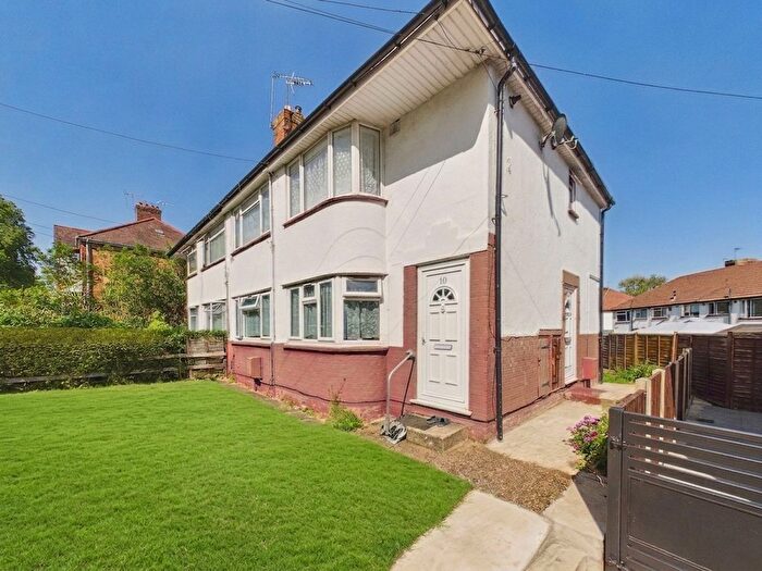2 Bedroom Flat For Sale In Petts Hill, Northolt, UB5