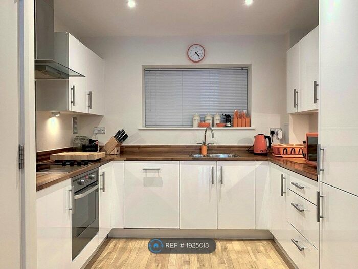 1 Bedroom Flat To Rent In Sun Passage, London, SE16