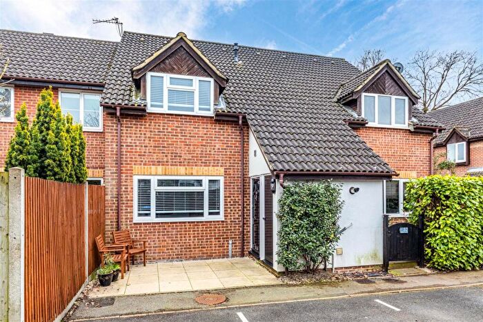 1 Bedroom Terraced House For Sale In Monks Crescent, Addlestone, KT15