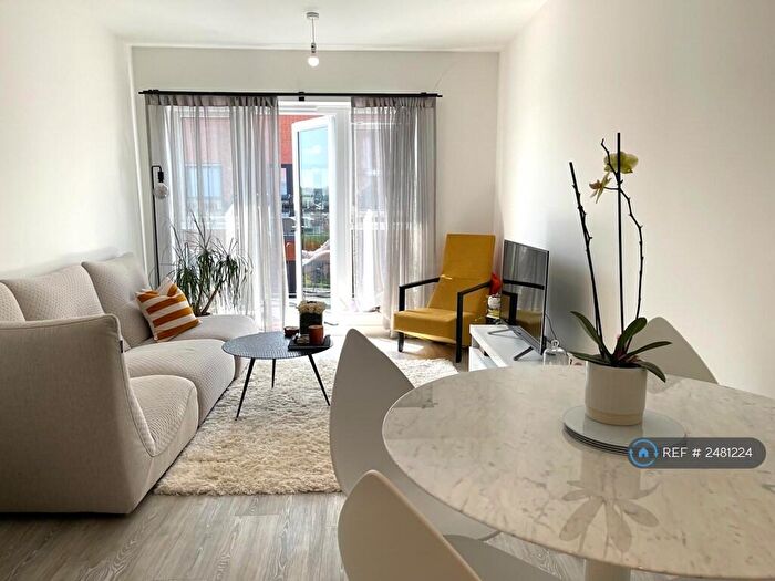 1 Bedroom Flat To Rent In Perkin Court, Wallington, SM6