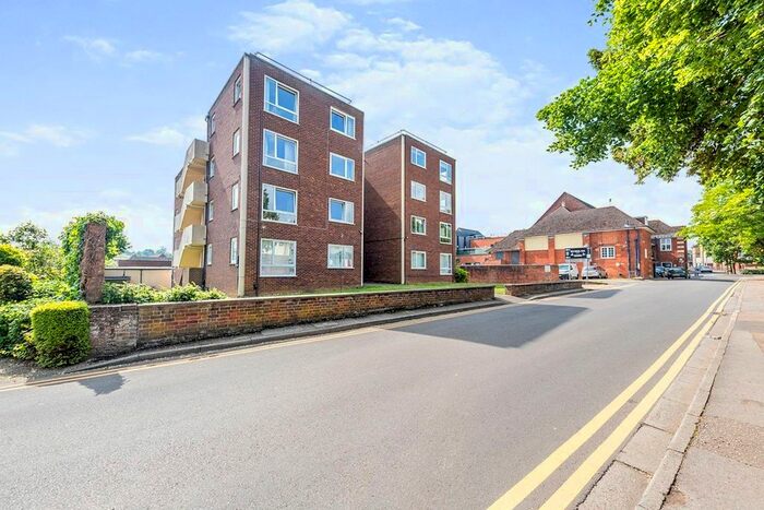 2 Bedroom Flat To Rent In Croft Court, Grammar School Walk, Hitchin, Hertfordshire, SG5
