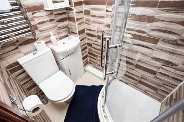 5 Bedroom House To Rent In Holly Grove, Hubert Road, Birmingham, B29