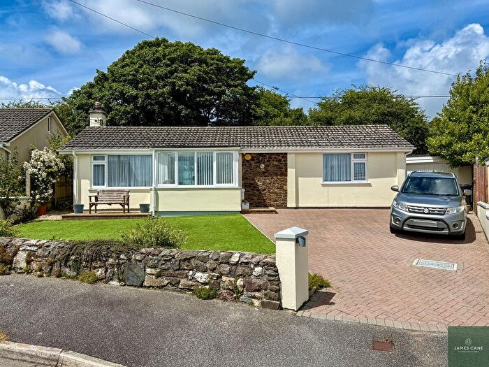 2 Bedroom Detached Bungalow For Sale In Symons Close, Blackwater, TR4