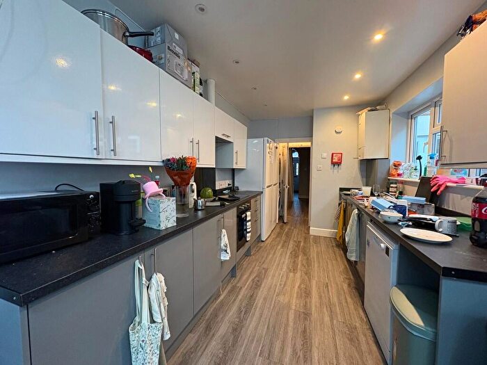 6 Bedroom Semi Detached House To Rent In Milton Road, Southampton, SO15