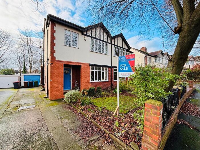 3 Bedroom Semi Detached House For Sale In The Turnways, Leeds, LS6