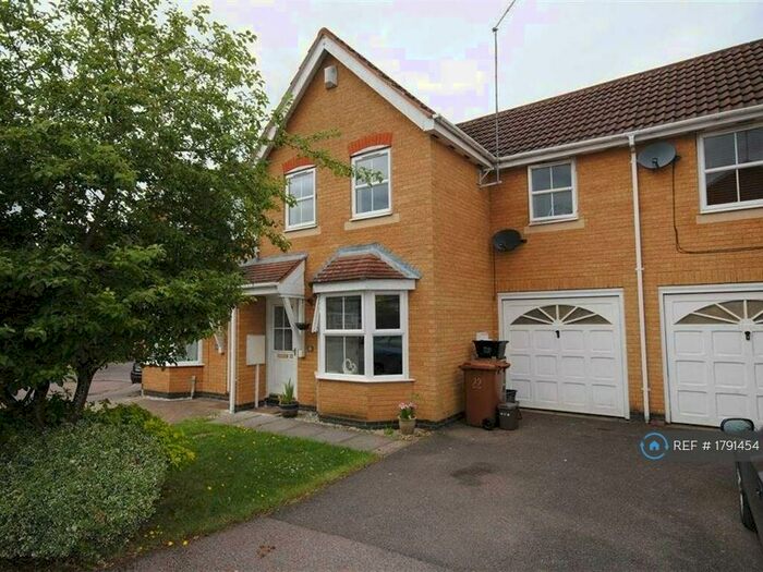 3 Bedroom Terraced House To Rent In Tewkesbury Close, Northampton, NN4