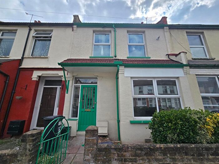 3 Bedroom Terraced House To Rent In Kingsway, Enfield, EN3