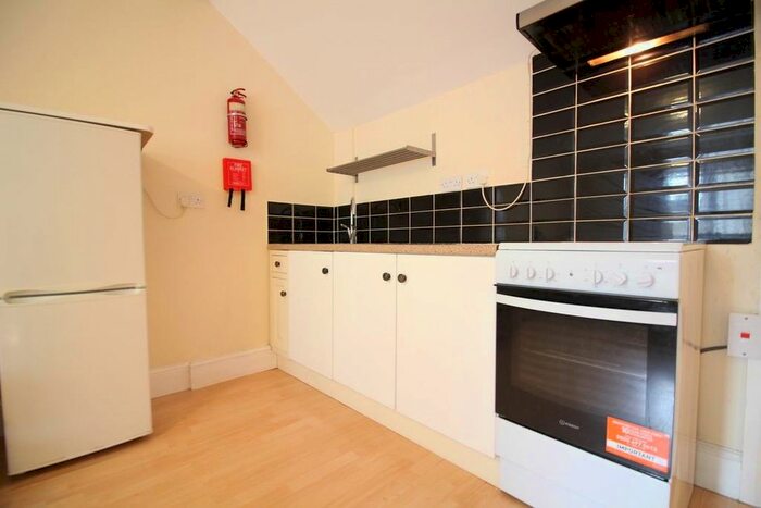 Studio To Rent In Chertsey Bridge Road, Chertsey, KT16