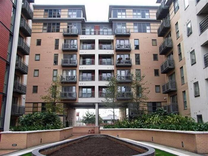 1 Bedroom Flat To Rent In Balmoral Place, Bowman Lane, Leeds, LS10