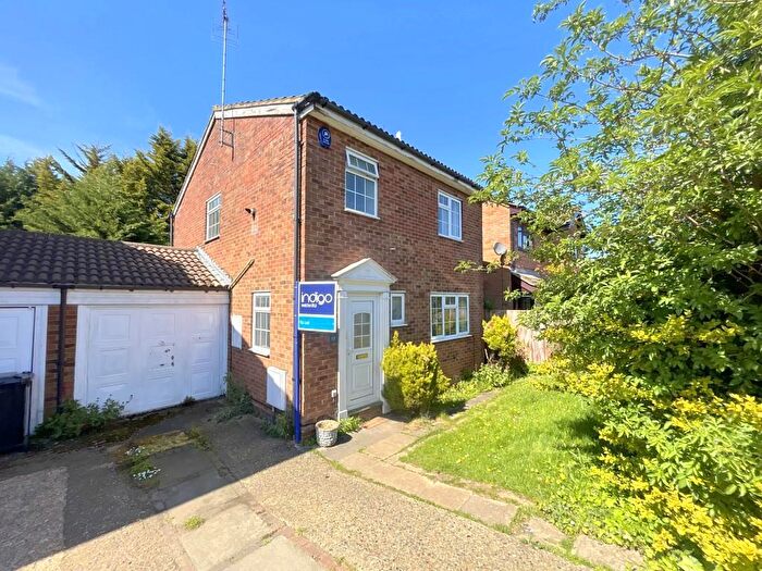 3 Bedroom Link Detached House To Rent In Layham Drive, Wigmore, Luton, LU2