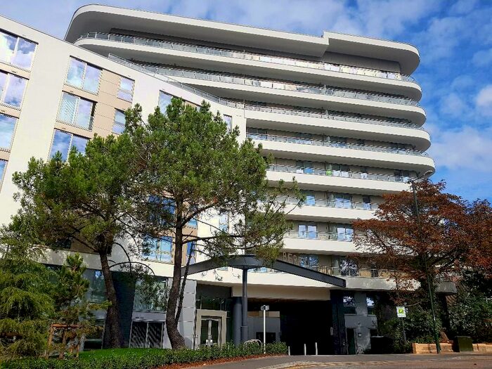 1 Bedroom Flat To Rent In St. Peters Road, Bournemouth, Dorset, BH1