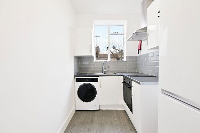 1 Bedroom Flat To Rent In Ladbroke Grove, London, W10