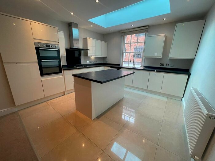 4 Bedroom Property To Rent In Albion Street, Birmingham, B1