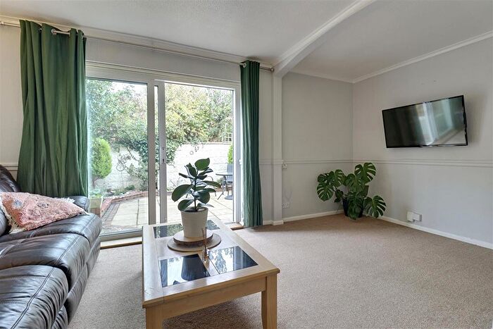 3 Bedroom Semi-detached House For Sale In Dorking Crescent, Portsmouth, PO6