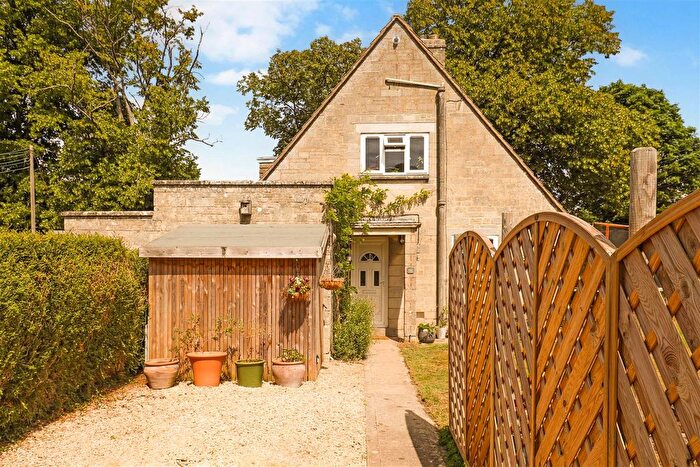 3 Bedroom Semi-Detached House For Sale In Bracelands, Eastcombe, Stroud, GL6