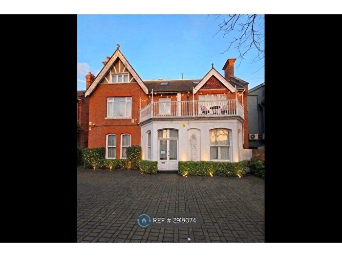 Studio To Rent In Hanger Lane Ealing, London, W5