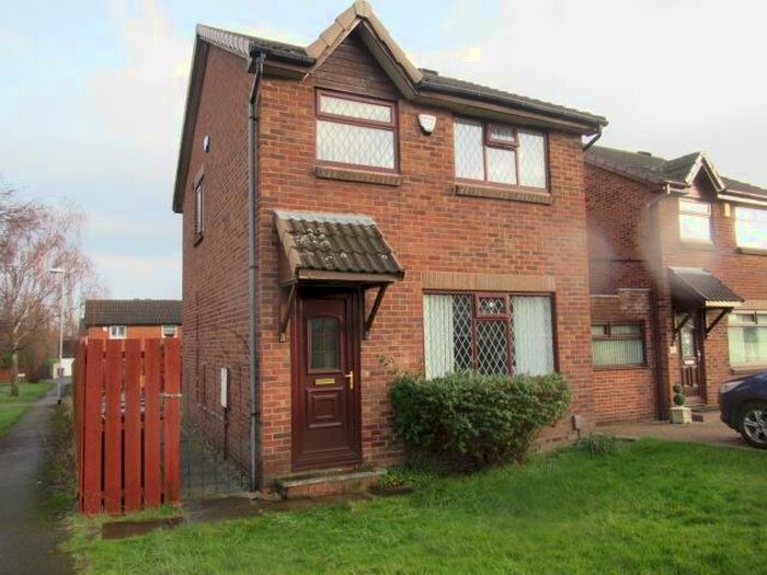 3 Bedroom Detached House To Rent In Lea Park Garth, Leeds, LS10