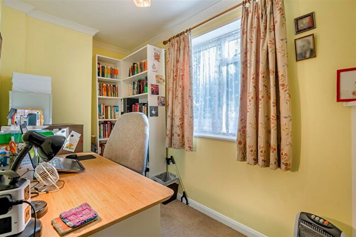 3 Bedroom Detached House For Sale In Queens Road, Maidstone, ME16