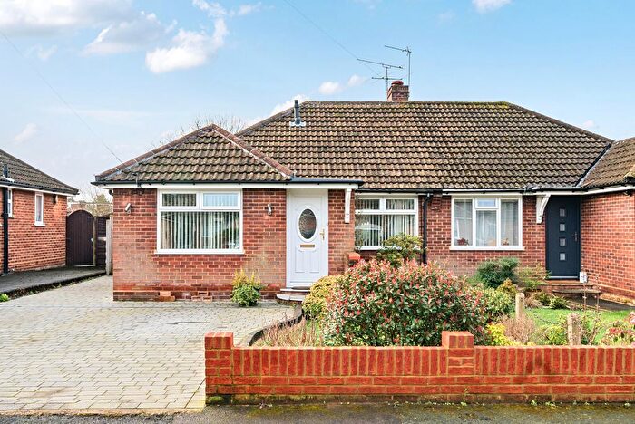 2 Bedroom Bungalow For Sale In Foxlake Road, Byfleet, KT14