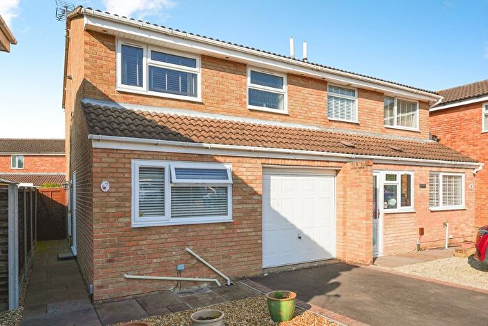 3 Bedroom Semi Detached House For Sale In Willowcroft Close, Matson, Gloucester, Gloucestershire, GL4
