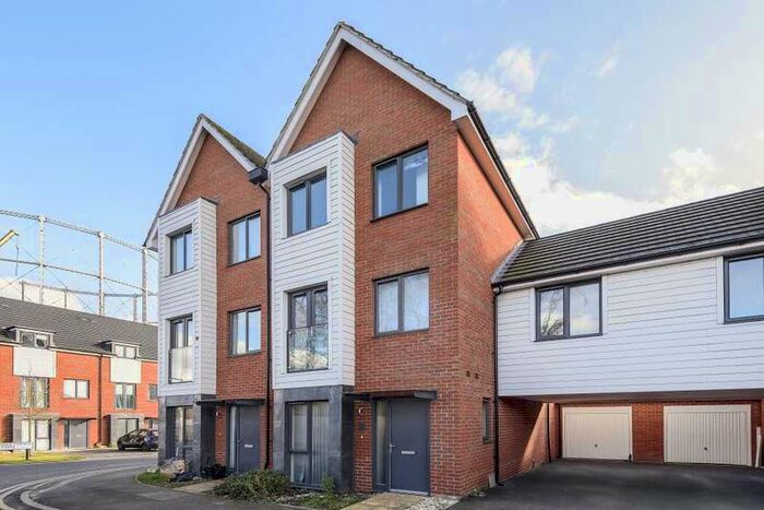 5 Bedroom Town House To Rent In Robert Parker Road, Reading, RG1