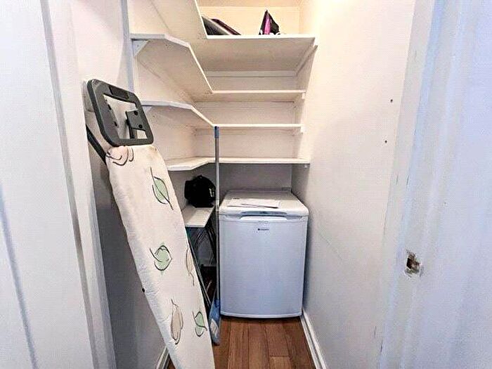 2 Bedroom Flat To Rent In Brooklands Road, Sale, M33