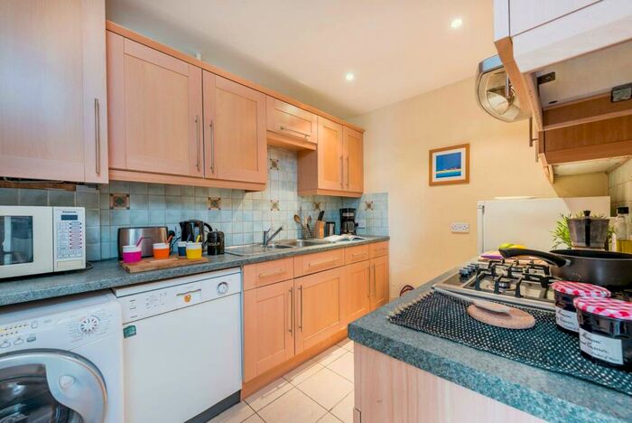2 Bedroom Flat To Rent In Westgate Terrace, Chelsea, London, SW10