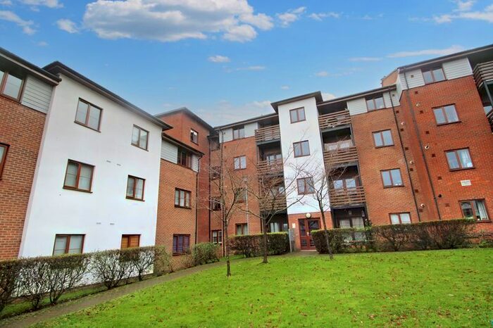 2 Bedroom Flat To Rent In John North Close, High Wycombe, HP11