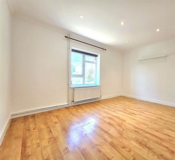 2 Bedroom Maisonette To Rent In Parkfield Drive, Northolt, UB5