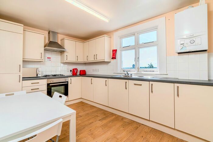 3 Bedroom Flat To Rent In Highgate Road, London, NW5