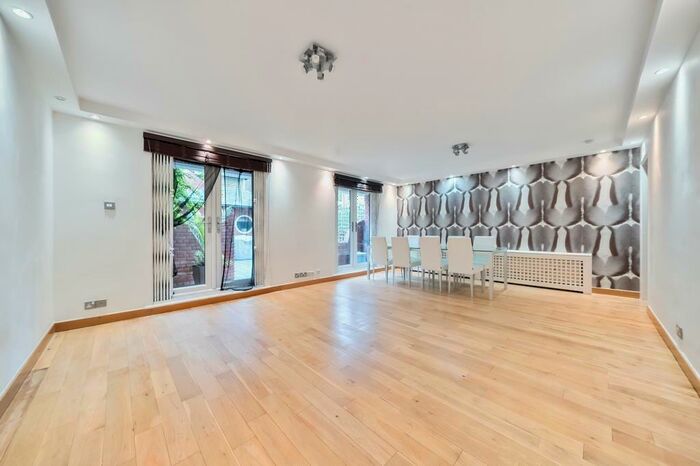 2 Bedroom Apartment To Rent In La Residence, Marlborough Place, NW8