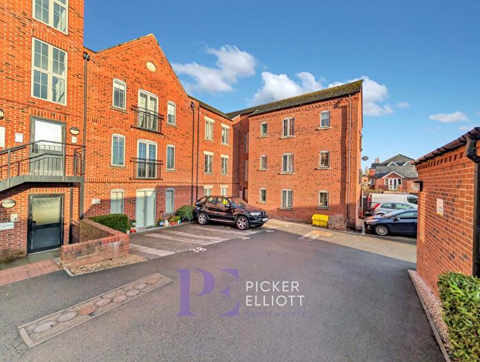 2 Bedroom Flat For Sale In Trinity Lane, Weavers Court, LE10