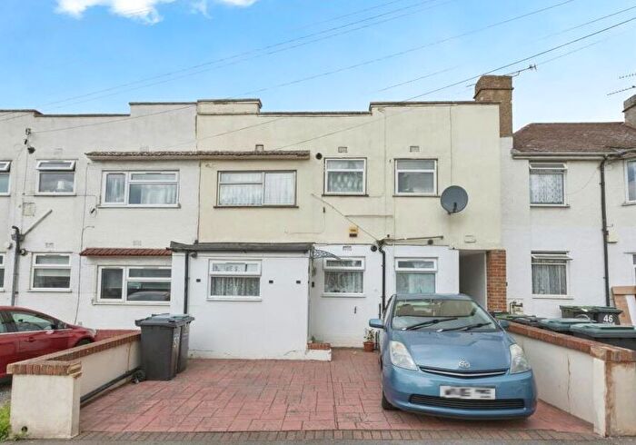 2 Bedroom Flat For Sale In St. Marks Avenue, Northfleet, Gravesend, Kent, DA11