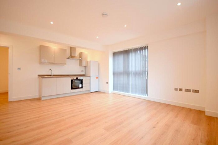 Flat To Rent In Coronation Road, Basingstoke, RG21