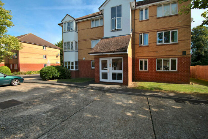 1 Bedroom Apartment To Rent In Chestnut Court, Hitchin, SG5