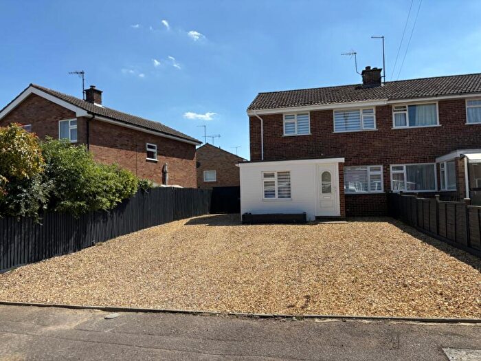 4 Bedroom Semi-Detached House For Sale In Blackthorn Grove, Woburn Sands, Milton Keynes, MK17