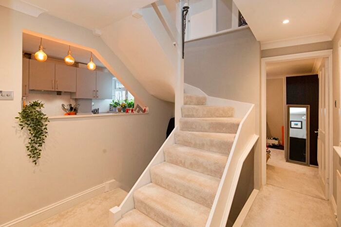 2 Bedroom Flat For Sale In Fairfield West, Kingston Upon Thames, KT1